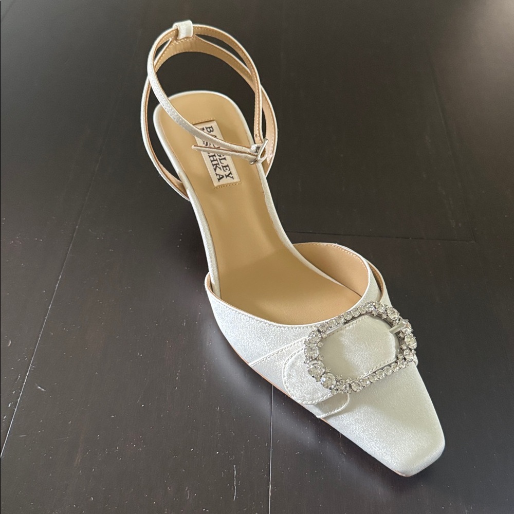 Odesza Ankle Strap Pump - white crepe
